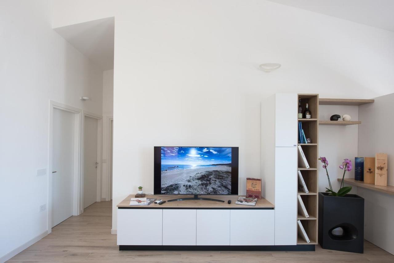 Апартаменты Loft Lungomare Vista Mare E Monti Арбатакс Экстерьер фото